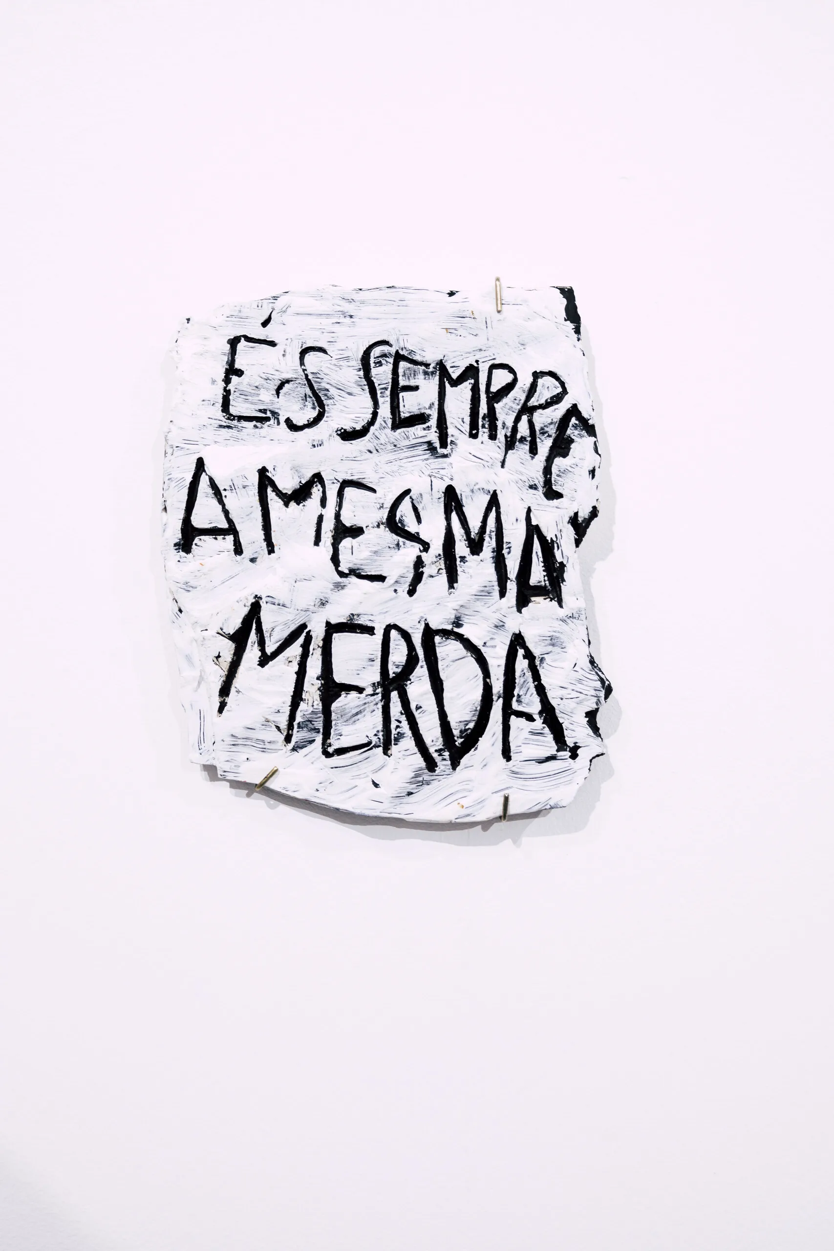 Espelho Meu: white piece hand-lettered in black ink. Photo: Jenniffer Lima Pais