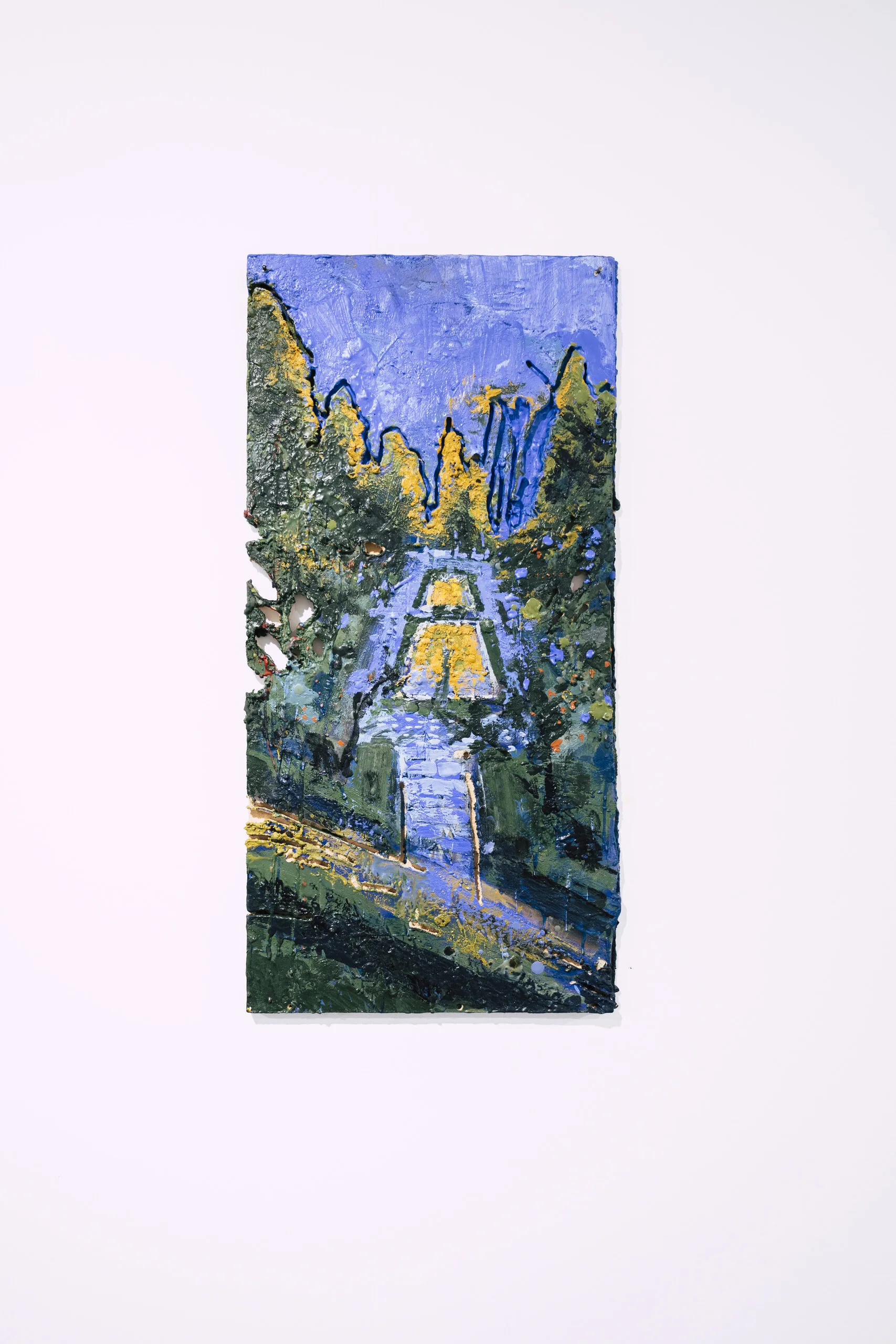 Espelho Meu: landscape with a path and tower in blue and green on an irregular surface. Photo: Jenniffer Lima Pais
